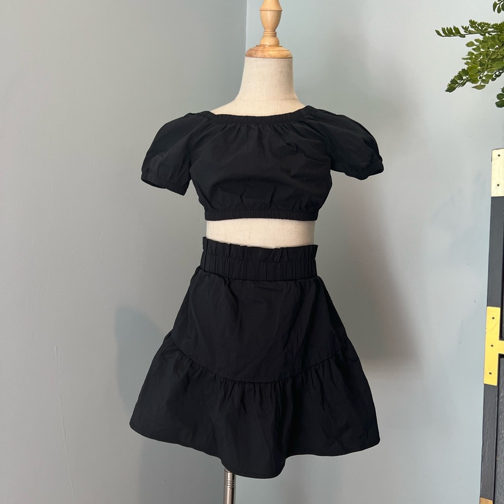 NWOT SCOOPS Kids black cropped shirt and matching skirt